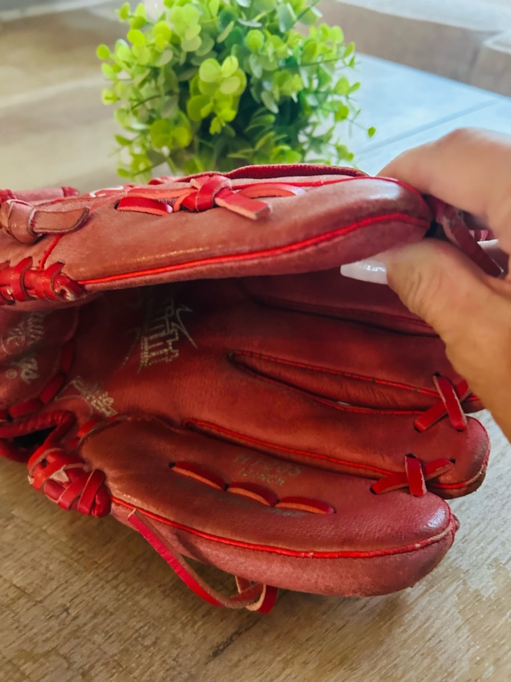 Rawlings Highlight 12inch Red Leather Women's Glove - Picture 3 of 4